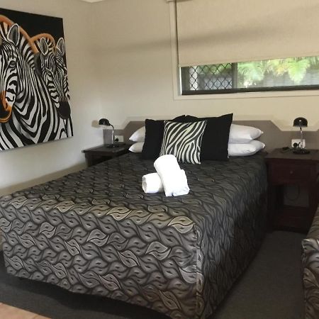 Golden Palms Motor Inn Бандаберг Экстерьер фото