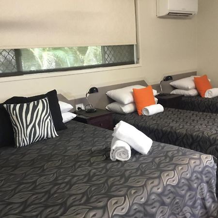 Golden Palms Motor Inn Бандаберг Экстерьер фото