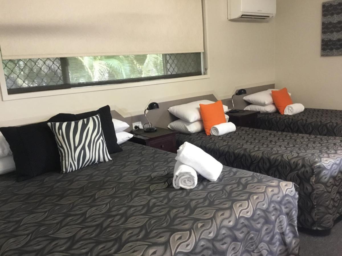 Golden Palms Motor Inn Бандаберг Экстерьер фото