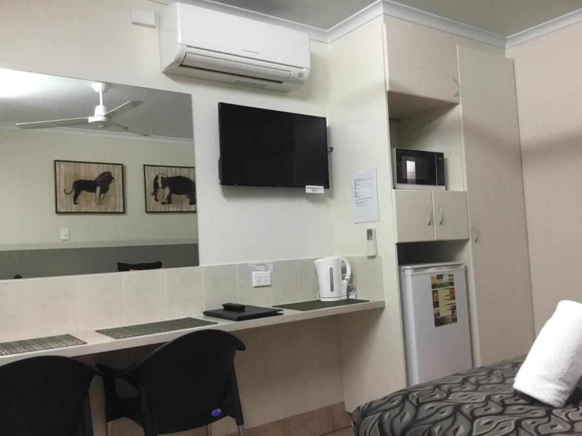 Golden Palms Motor Inn Бандаберг Экстерьер фото