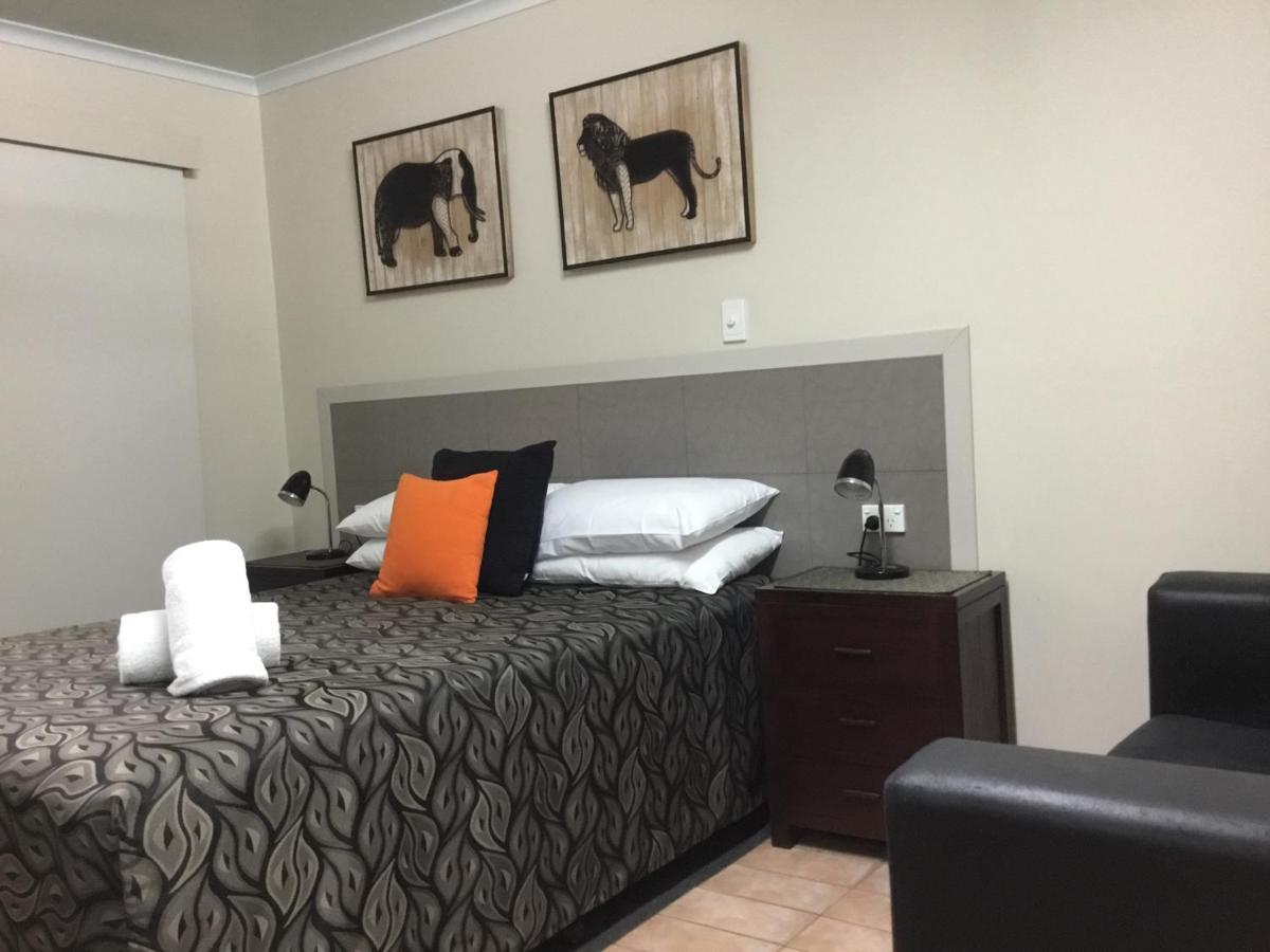 Golden Palms Motor Inn Бандаберг Экстерьер фото