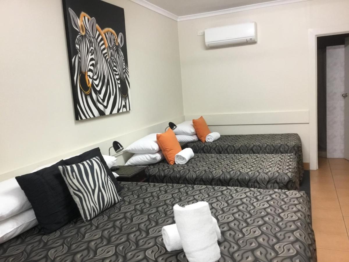 Golden Palms Motor Inn Бандаберг Экстерьер фото