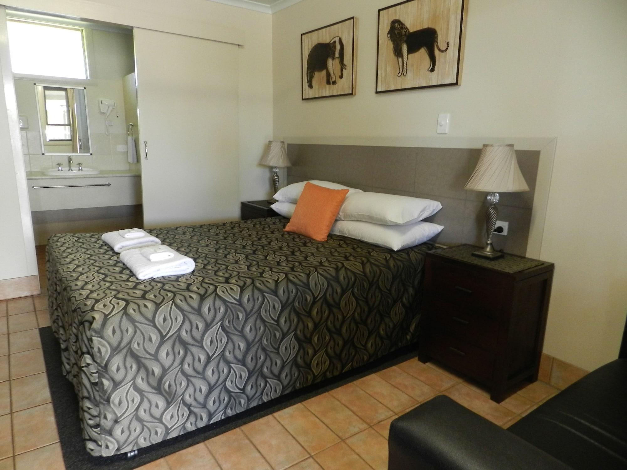 Golden Palms Motor Inn Бандаберг Экстерьер фото