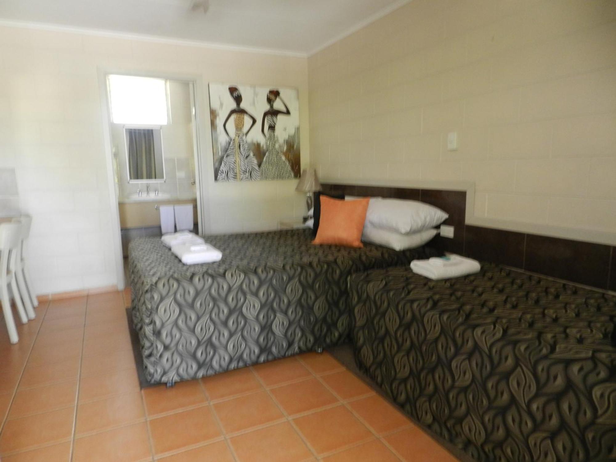 Golden Palms Motor Inn Бандаберг Номер фото