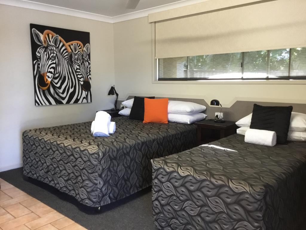 Golden Palms Motor Inn Бандаберг Экстерьер фото