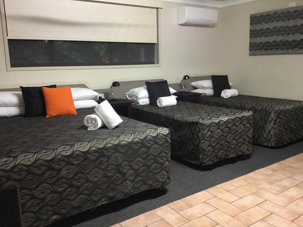 Golden Palms Motor Inn Бандаберг Экстерьер фото